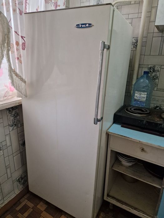 Холодильник зил продаю