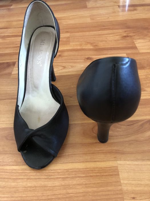 Продам кожаные черные туфли