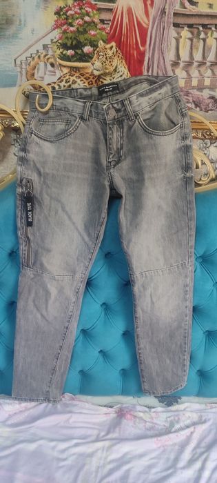 Джинсы фирменные продам