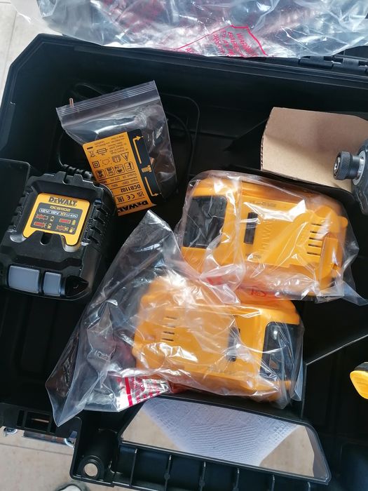 Șurubelnița cu impact Dewalt DCF809L2T