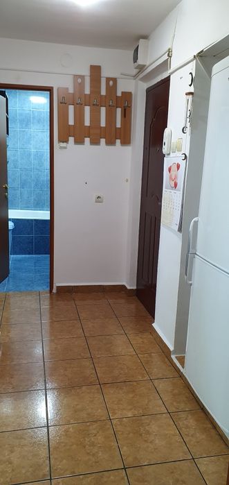 Inchiriez apartament,3 camere