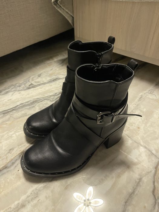 Ghete negre pentru toamna