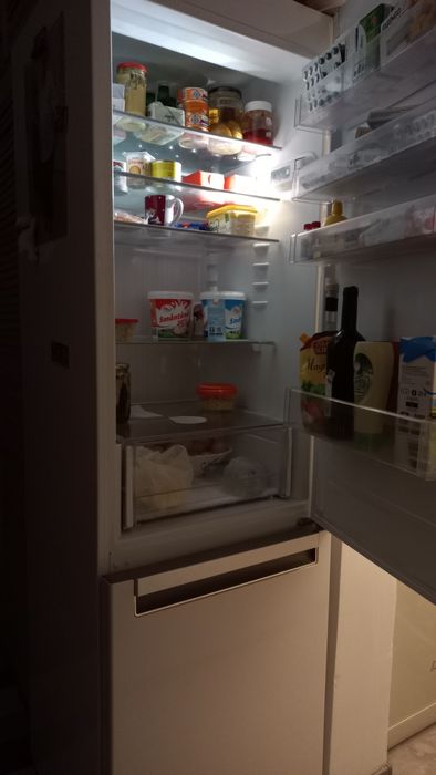 Vând  frigider  în stare foarte  bună