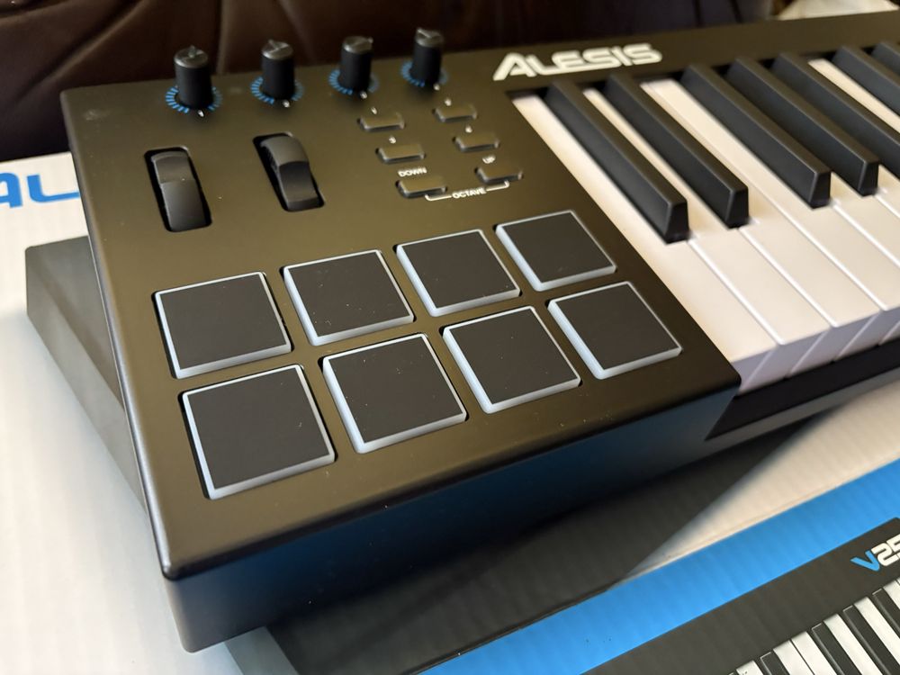 Миди клавиатура Alessis V25 Midi Keyboard