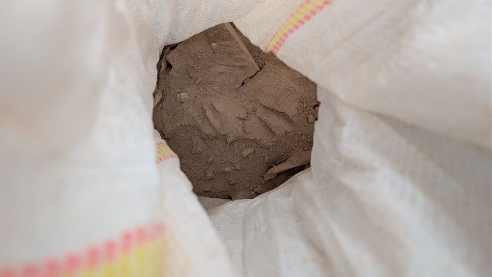 Donez moloz doar din cărămidă și tencuiala ambalat la saci