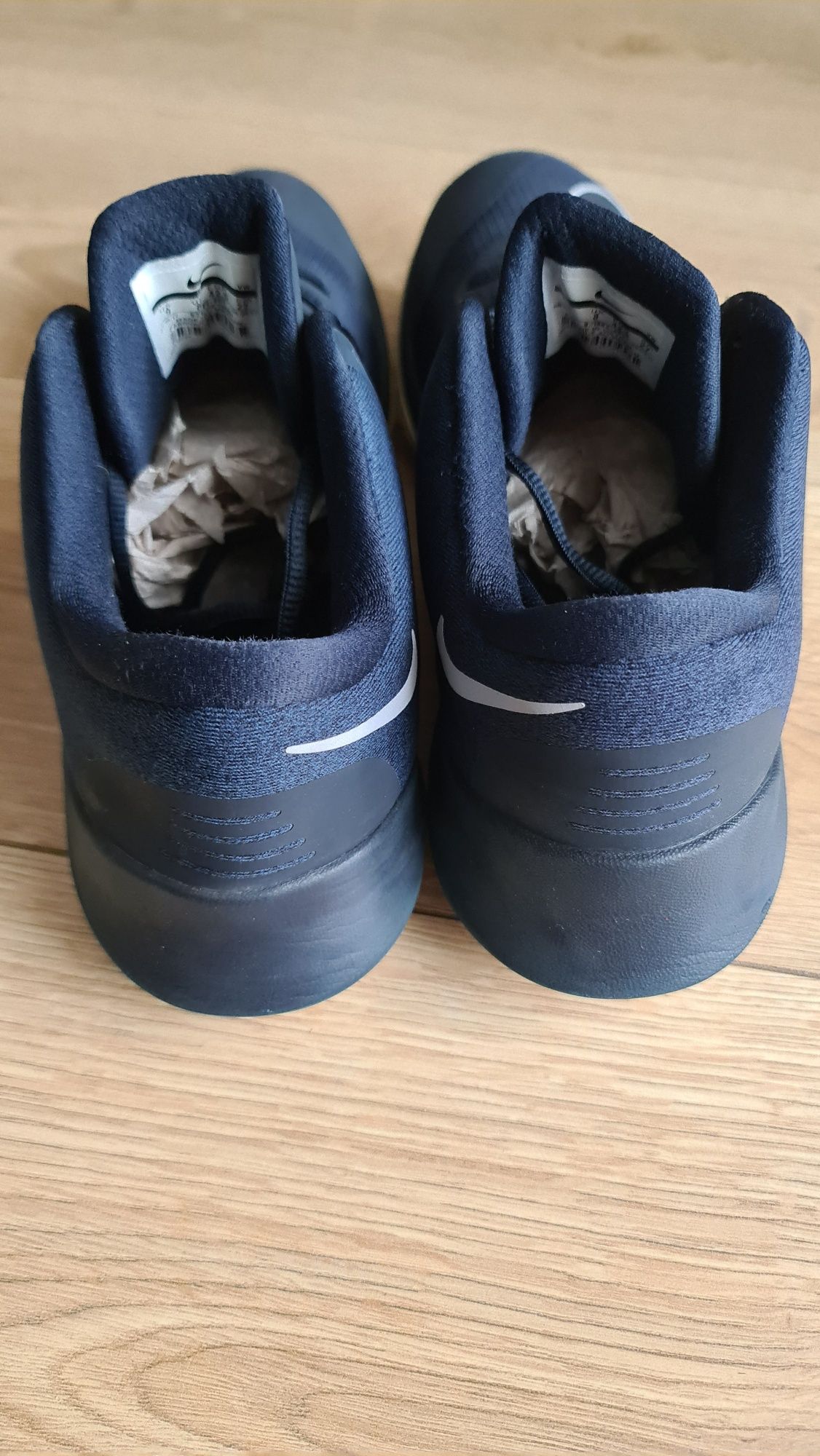 Papuci nike baschet air versitile 2
