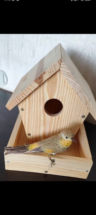 Дървена къщичка за птички