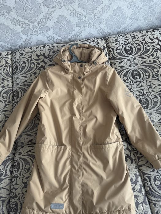 Парка для девочки на р. 158 в отличном состоянии.