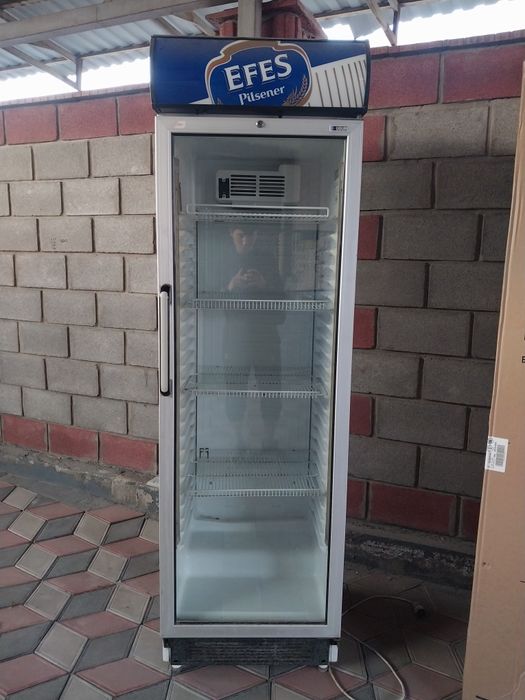 Холодильник витринные в хорошем рабочем состояние