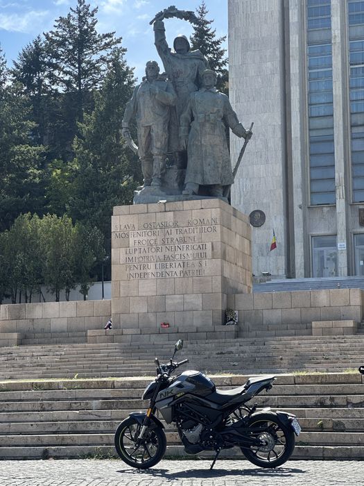 CFMOTO 300NK 2025