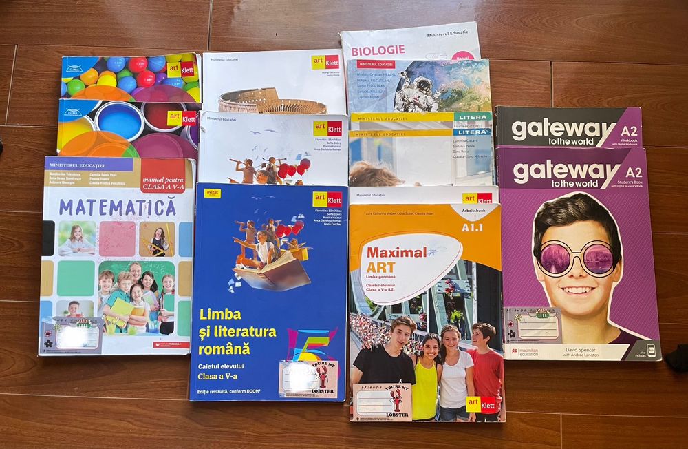 Manuale școlare clasa a V-a