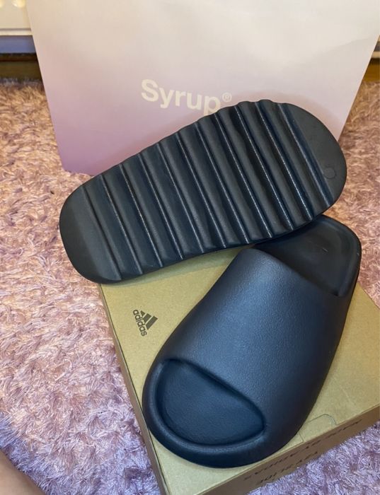Papuci Adidas Yeezy