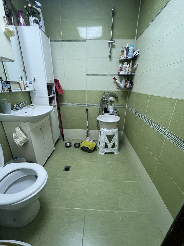 Продава се тристаен апартамент – кв. Изток, гр. Перник