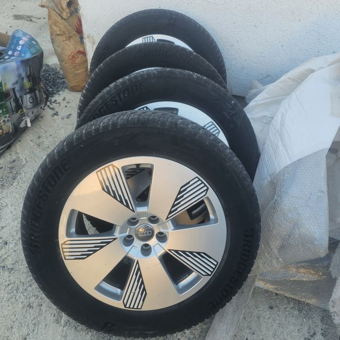Зимни гуми с джанти 265/55/19 Bridgestone