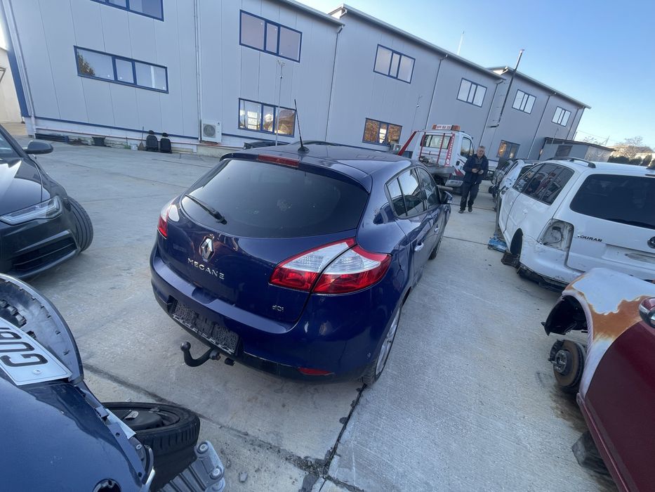 Рено Меган 2011 г. На части