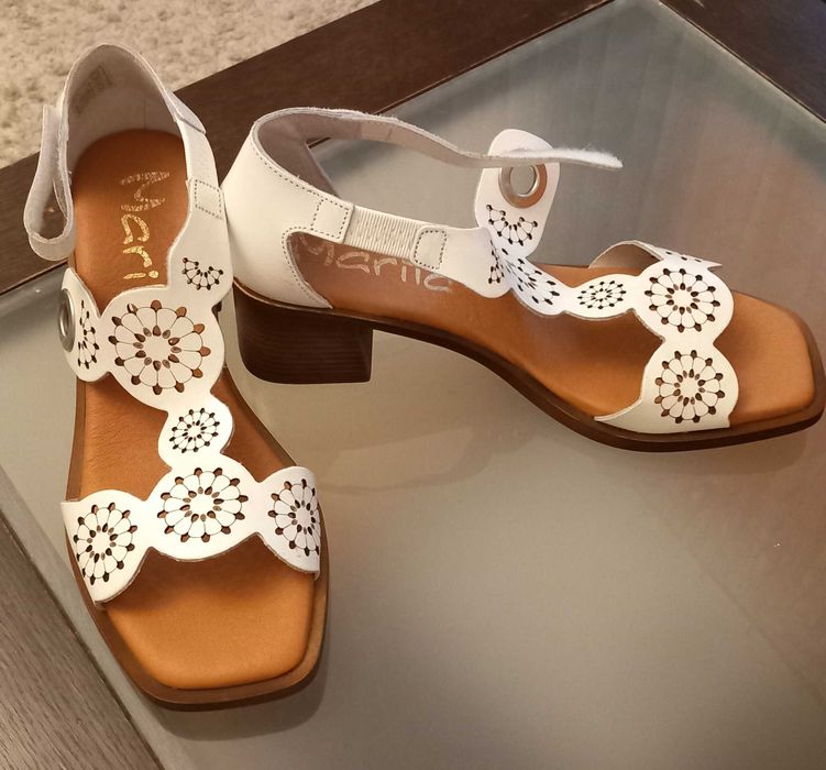 Sandale albe, din piele