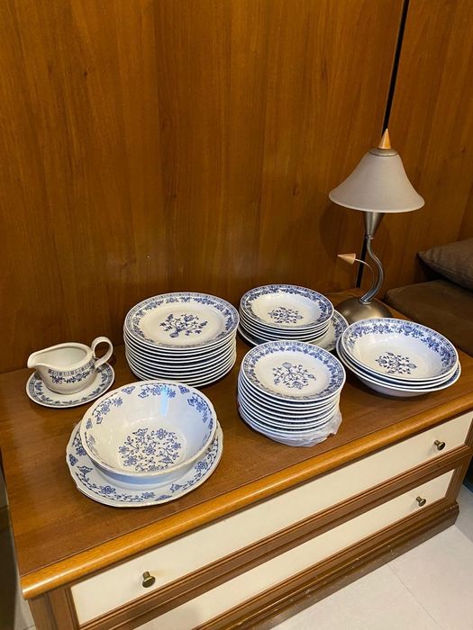 Продам  немецкий  столовый сервиза фирмы КАХЛА, новый