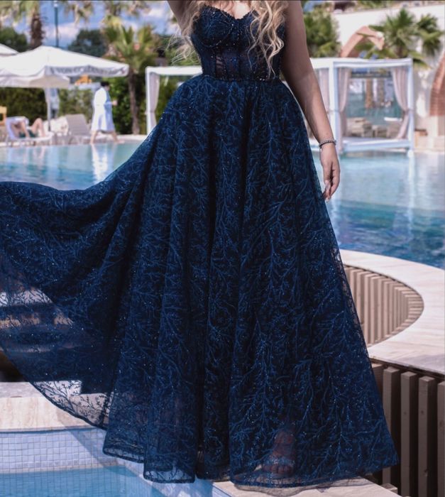 Бална рокля неописуемо красива