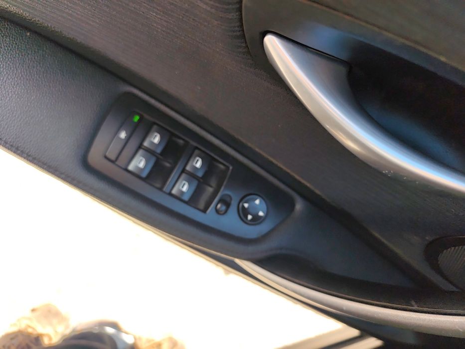 Bmw 116i an 2009 in 4 usi