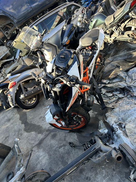 Продавам мотор КТМ Duke на части.