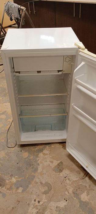 Домакинство малък хладилник