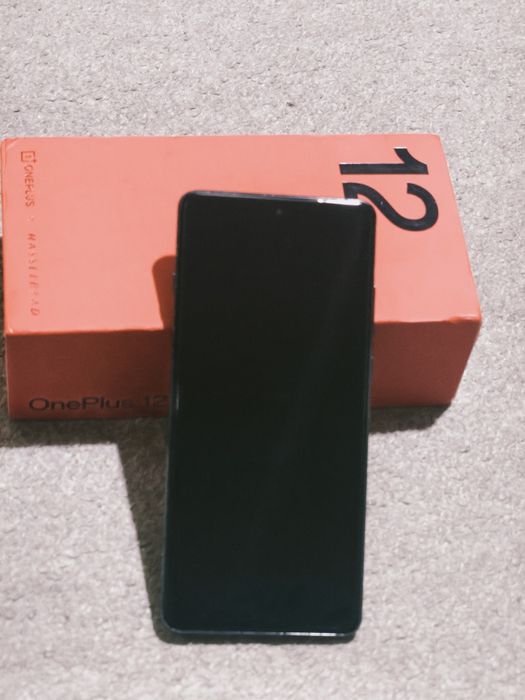Oneplus 12 ca nou impecabil ecranul nu are nici o zgârietură