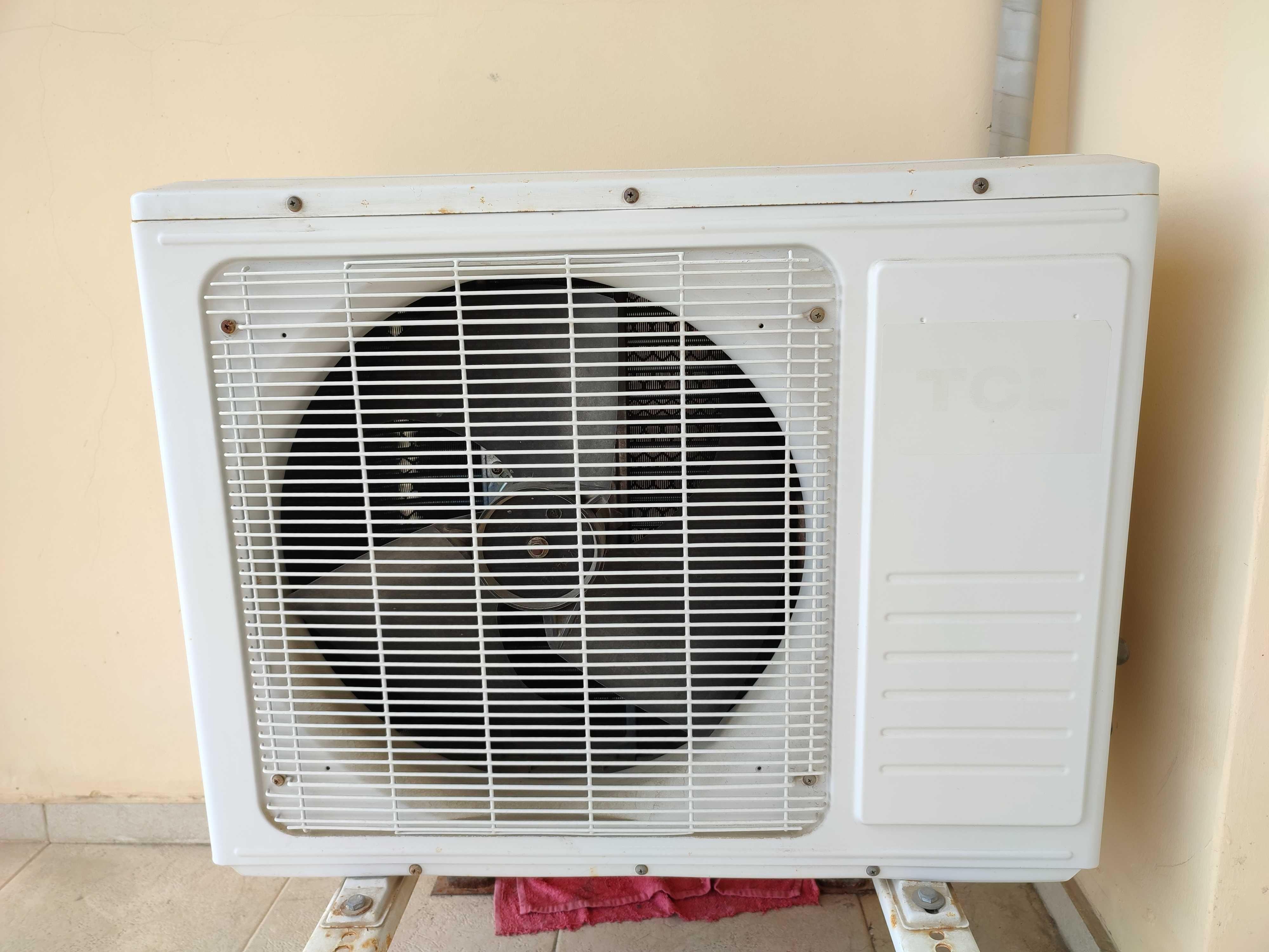 Продавам работещ климатик TCL - 12