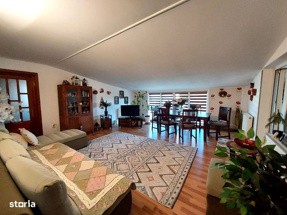 Vila Impresionantă în Deva–Construcție Solidă 3 garaje inclus elevator