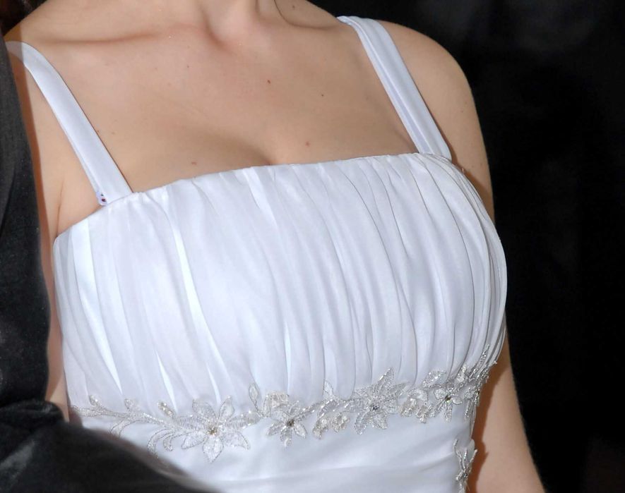 Булчинска рокля с бродерия