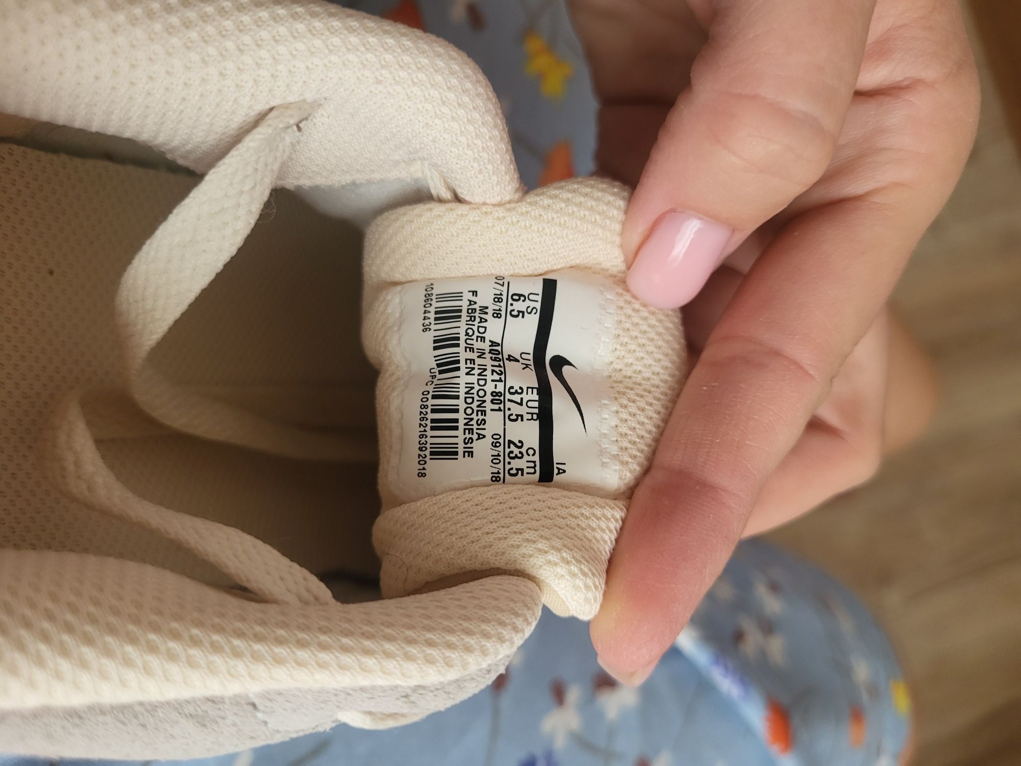 Новые Кросовки фирмы Nike оригинал светло бежевые