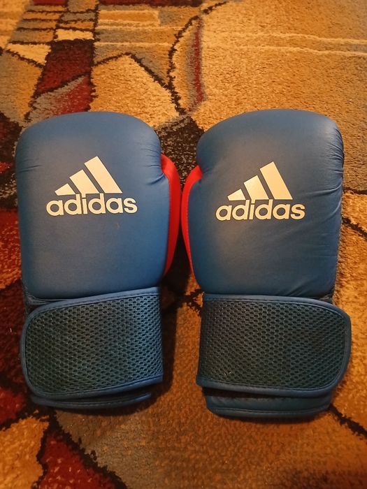 Vând mănuși de box mărimea 8OZ