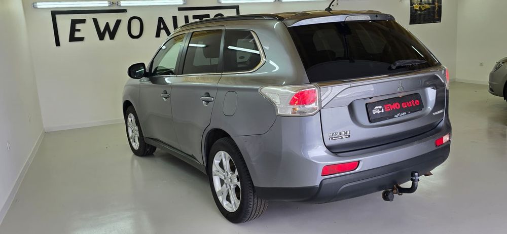 Mitsubishi outlander an 2014 4x4  7Locuri  posibilitatea rate