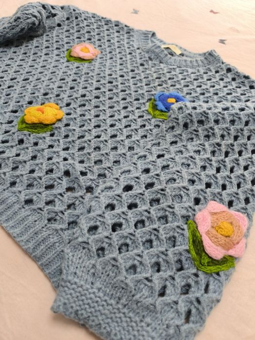 Дамски пуловер с 3D цветя