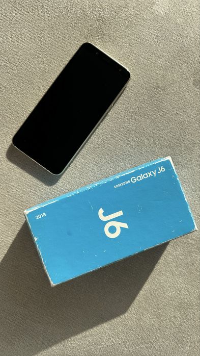 Смартфон Samsung J6