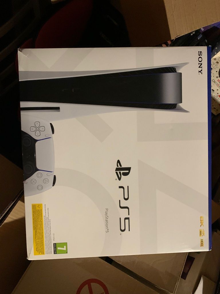 PlayStation 5 cu disk + 2 controllere