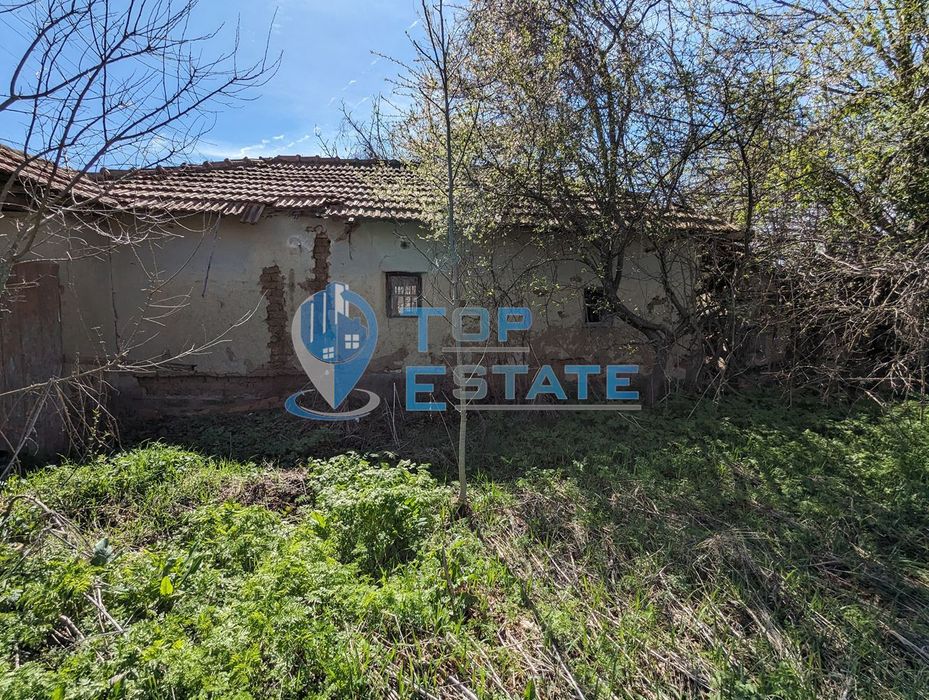 Парцел със стара къща и кладенец в село Сушица