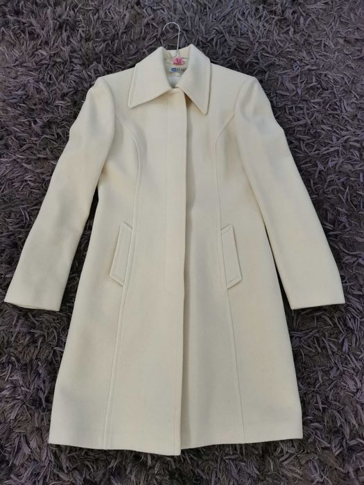 Palton alb lână, mărime 38, marca Benar