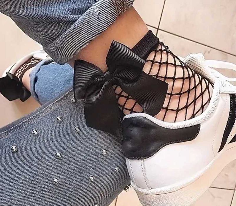 Черни мрежести чорапи с панделка