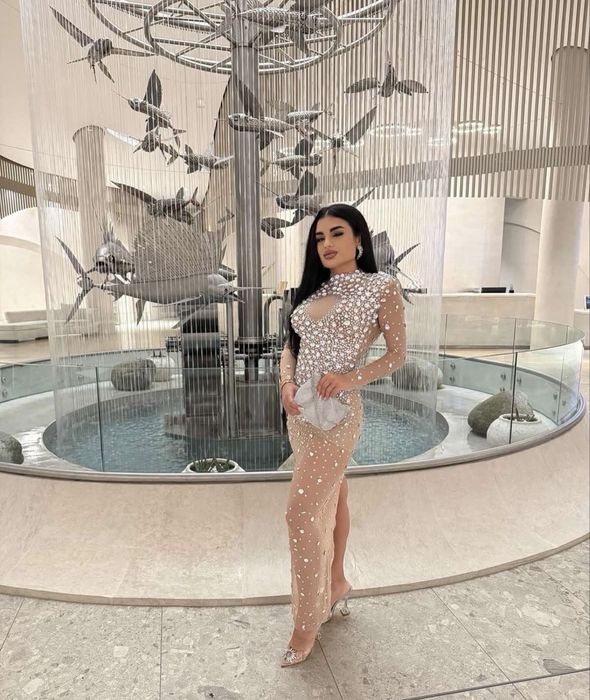 Уникална рокля с камъни