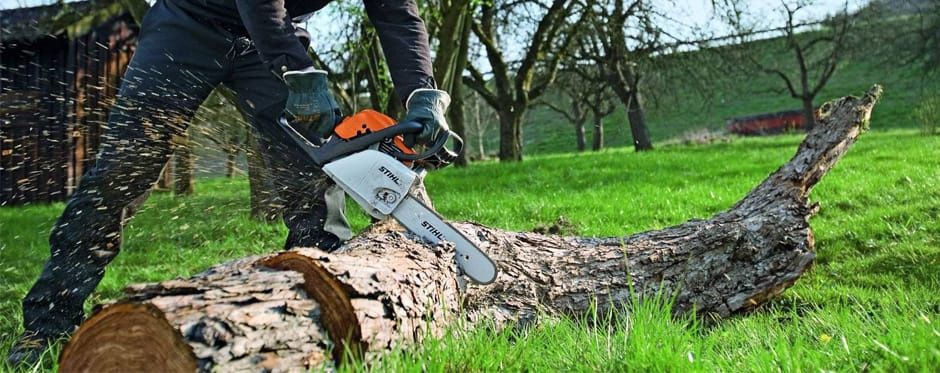 Пилю дрова, деревья, и другие деревянные конструкции на дом