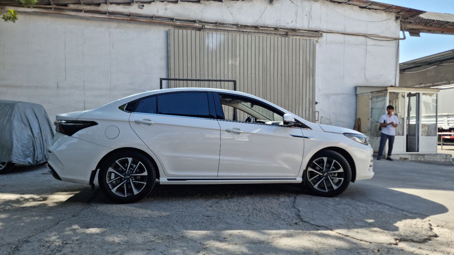 Продаётся срочно Своя машина  Chery Arizo 6PRO