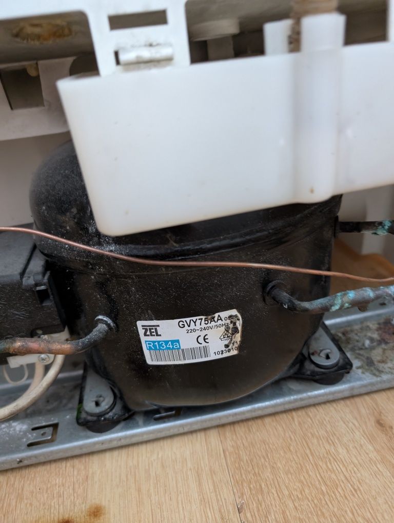 Frigider Indesit BAN 14 – defect, pentru piese/dezmembrare