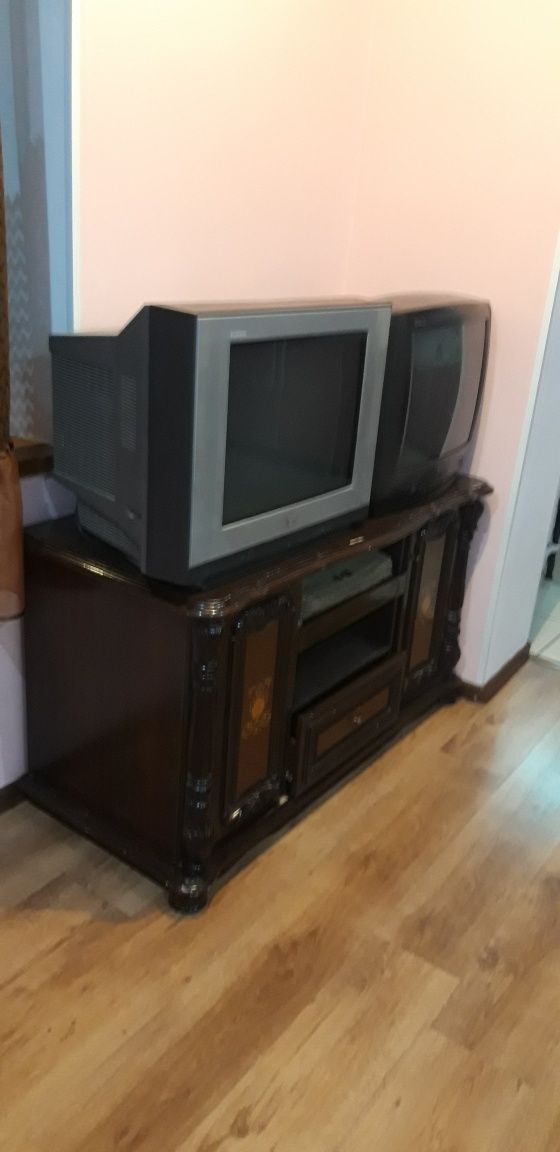 Телевизор LG с тумбочкой, тумба телик теледидар
