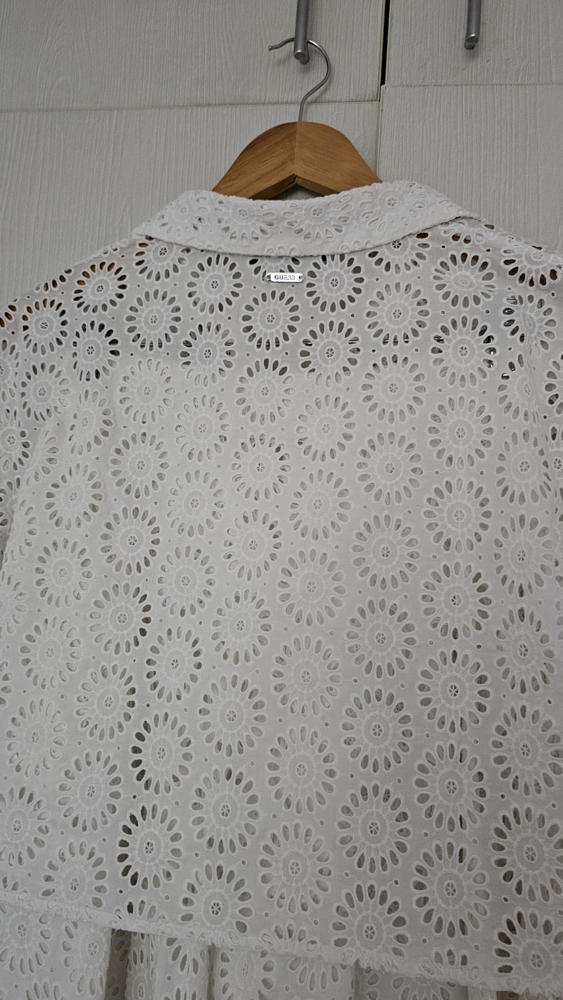 Дамски костюм рязане бродерия Guess.