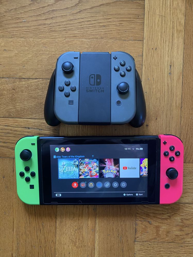 Nintendo Switch с 4 джойкона + 4 игри