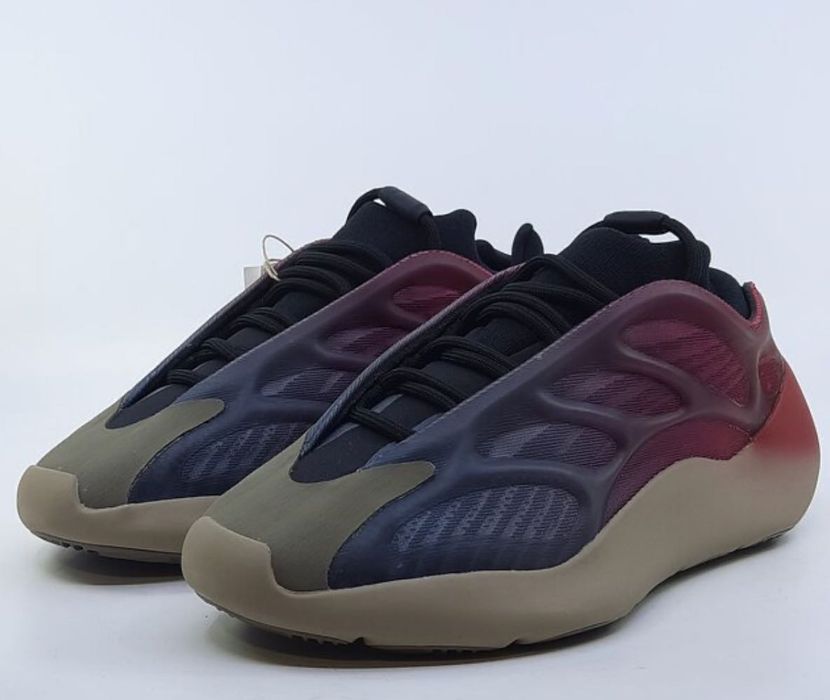 Lot papuci Yeezy 700 V3/V2/MN VN
