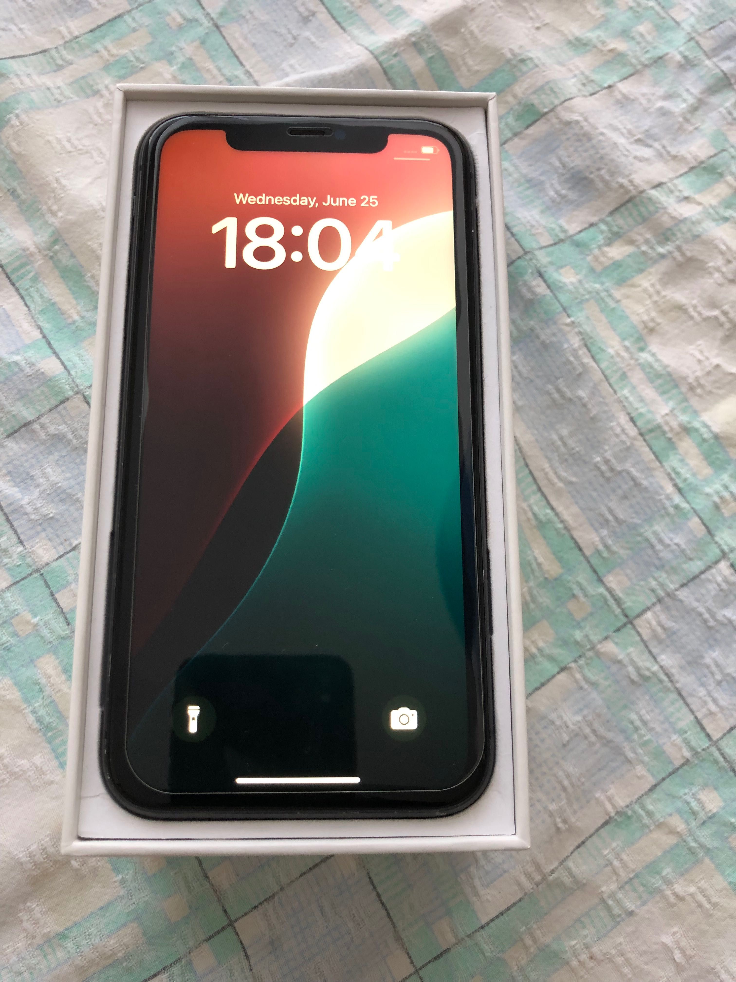 Продавам iPhone 11 128gb black