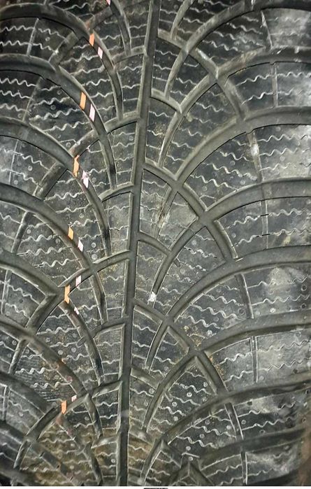 Set 4 anvelope de Iarna GOODYEAR UG 9+ MS 195/60R15 88T cu garanție