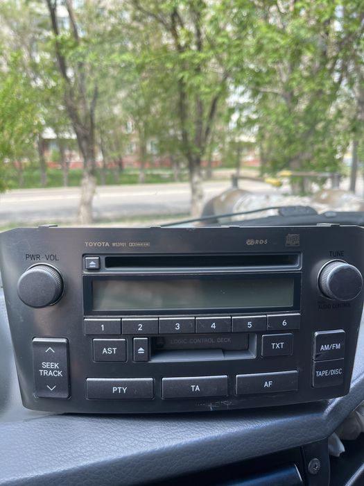 Оригинальная магнитола Тойота авенсис