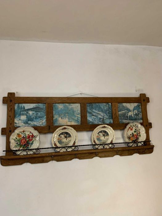 Cuier cu suport de farfuri